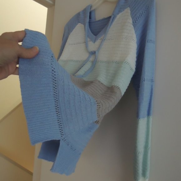 Ladies Sweater Size M Lightweight Striped Pullover Drawstring Hood $72 Value NEW - Picture 2 of 8